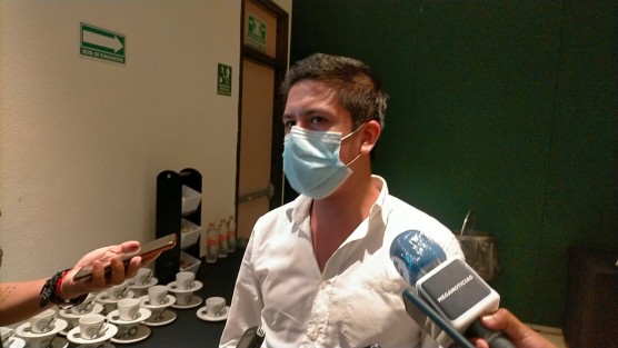 Productores de calzado de la ciudad de Naolinco, Ver.. han resultado seriamente afectados durante este tiempo de pandemia. En un 50% han disminuido sus ventas, dijo Javier Ismael Hernández Herrera, por lo que algunos negocios han cerrado sus puertas.  