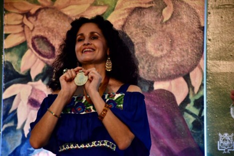 El Instituto Veracruzano de la Cultura inauguró el XXV Festival Afrocaribeño este viernes 15 de octubre con la entrega de la Medalla Gonzalo Aguirre Beltrán a Susana Harp Iturribarría, Senadora de la República por el Estado de Oaxaca y Presidenta de la Comisión de Cultura, 