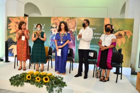 En la ceremonia de inauguración estuvieron presentes Iván Francisco Martínez Olvera, Subsecretario de Promoción y Atención Turística de la Secretaría de Turismo, en representación del Gobernador del Estado de Veracruz y de la Secretaría de Turismo; María Elisa Velázquez, Coordinadora del Programa Nacional de Investigación Afrodescendientes y Diversidad Cultural del INAH; Rosa María Hernández Fitta, Presidenta del Consejo Afroceracruzano y miembro de la Red Nacional de Organizaciones Afromexicanas; Óscar Hernández Beltrán, Subdirector de Desarrollo Cultural Regional del IVEC; y la Directora del Instituto Veracruzano de la Cultura, Silvia Alejandre Prado.

