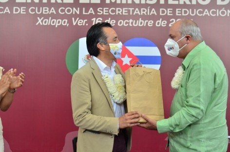 El gobernador Cuitláhuac García sostuvo que México jugó un papel fundamental en la Revolución Cubana, pues desde Tuxpan zarpó el buque Granma, con Fidel Castro y el Che Guevara, quienes iniciaron la transformación de ese país caribeño.