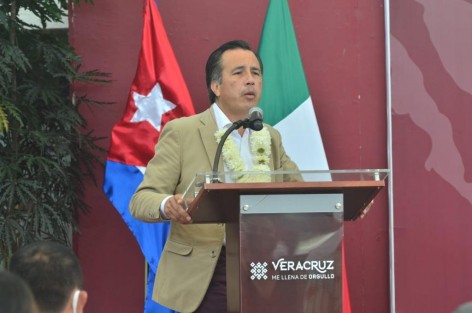 El gobernador Cuitláhuac García sostuvo que México jugó un papel fundamental en la Revolución Cubana, pues desde Tuxpan zarpó el buque Granma, con Fidel Castro y el Che Guevara, quienes iniciaron la transformación de ese país caribeño.