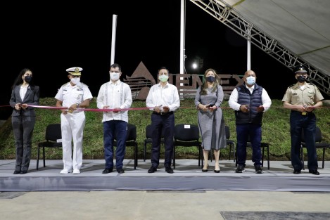 </em>La tranquilidad y seguridad inician con justicia; desde el Gobierno de Veracruz vamos generando la paz con la creación de sitios de esparcimiento y cultura para remar contra la violencia</em>, expresó el gobernador Cuitláhuac García Jiménez al inaugurar en este municipio el Parque Central Miguel Hidalgo, uno de los más grandes del país.