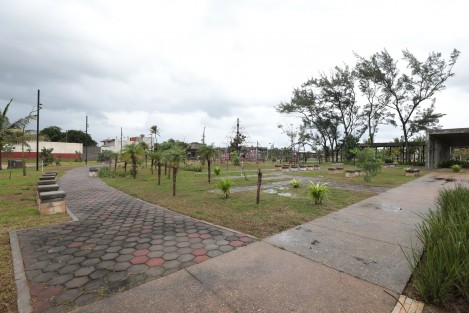 El parque consta de 87 mil metros cuadrados, tiene 19 áreas que incluyen canchas de voleibol, basquetbol y futbol, foro al aire libre con gradas para más de 750 personas, andadores, dos zonas de juegos infantiles, viveros, jardín demostrativo, parque de patinaje, trotavía de 1.3 kilómetros y fuentes danzantes con iluminación y sonido.