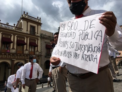 Los trabajadores del volante dijeron que la actuación de elementos de la SSP contra uno de ellos sin contar siquiera con una orden de aprehensión, ensucia la imagen del gremio, máxime que los hechos fueron en CAXA. Exigen cese el hostigamiento contra ese sector laboral. 