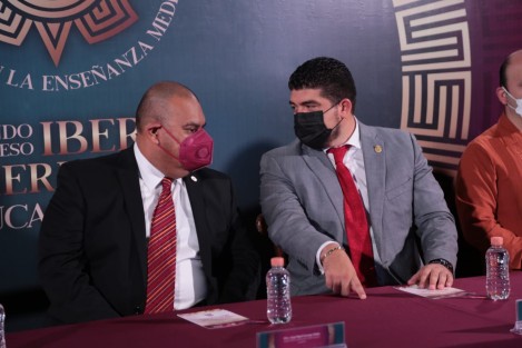 El titular de la SEV,, Zenyazen Escobar García, consideró que eventos como éste son de gran importancia debido a que permiten reflexionar sobre el trabajo realizado y detectar áreas de mejora; aunado a la transformación emprendida por esta Administración bajo los preceptos de equidad y justicia social.

 