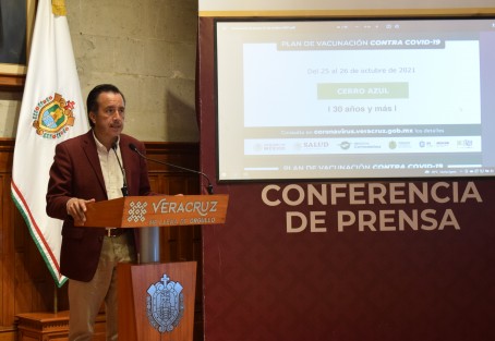 El Gobernador Cuitláhuac García anunció la llegada de un lote de vacunas AstraZeneca para los jóvenes que les falta la segunda dosis, e invitó a las personas que falta de vacunarse a no dejar de acudir para que la población de mayores de 18 años ya quede completamente vacunada.