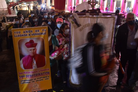 Como es tradición, peregrinos de Xalapa y la región, así como de Huatusco, y algunos municipios de Tlaxcala y Puebla, se congregaron para la fiesta del Santo Obispo.  