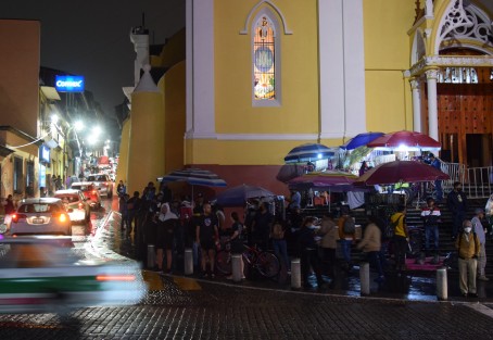 Como es tradición, peregrinos de Xalapa y la región, así como de Huatusco, y algunos municipios de Tlaxcala y Puebla, se congregaron para la fiesta del Santo Obispo.  