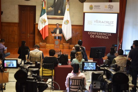 El Gobernador Cuitláhuac García dijo no conocer al Presidente de la Cámara de Diputados, Sergio Gutiérrez Luna, quien ha estado realizando reuniones en el estado, pues jamás lo vio en la lucha por la 4T en Veracruz.    