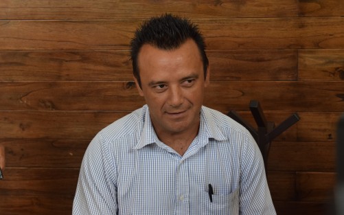 Jorge Morales Barradas, Secretario General de la Asociación Civil Movimiento de Resistencia Civil, (Chucho el Roto), acusó que mientras mantenían pláticas con el Consejo de Electricidad para solucionar sus demandas, personal de CFE suspendió el servicio de energía eléctrica a los quejosos. 
