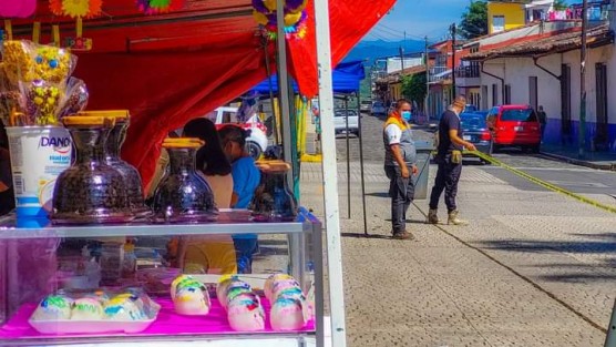 El Ayuntamiento de Teocelo, a través de la Dirección de Comercio informa a la ciudadanía que del día 27 de octubre al 2 de noviembre, se instalará el tianguis de Día de Muertos en la calle Porfirio Díaz, frente a la Plaza de Artesanías Tlamachihualli, en el primer  cuadro de la ciudad.
