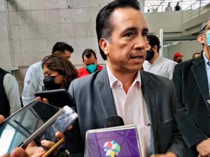  El gobernador Cuitláhuac García Jiménez afirmó que Veracruz está remando contra corriente y buscando las mejores circunstancias a fin de recuperar la economía; por ello destacó la inversión entre PEMEX y Braskem Idesa para establecer la primera empresa del Corredor Interoceánico del Istmo con más de tres mil empleos, que arrancaría este año.

