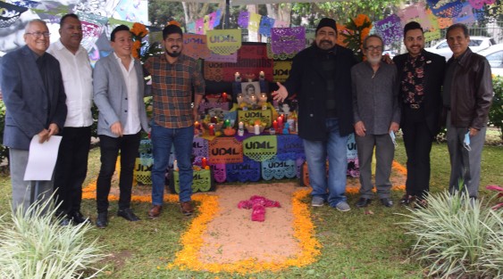 La Universidad de América Latina (UDAL)  colocó una ofrenda dedicada a los periodistas destacados veracruzanos.