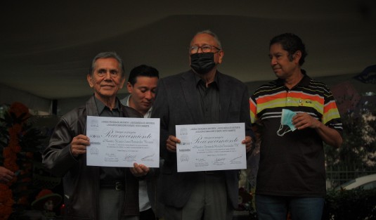 La Sociedad Veracruzana de Caricaturistas y la Sociedad Mexicana de Caricaturistas, entregaron reconocimientos a los Maestros Nicanor Juanz Hernández y Fernando Morales, por sus 50 años y 30 años, respectivamente dibujando año con año Calaveras para varios medios veracruzanos. 
