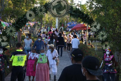 Este fin de semana visitantes de distintas partes del país pudieron disfrutar del Festival <em>El Peregrinar de las Almas</em> en las instalaciones del Parque Takilhsukut en Papantla.