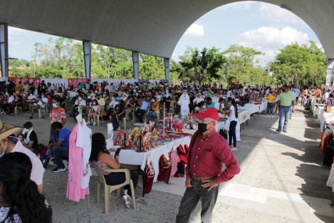 Este fin de semana visitantes de distintas partes del país pudieron disfrutar del Festival <em>El Peregrinar de las Almas</em> en las instalaciones del Parque Takilhsukut en Papantla.