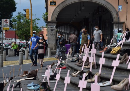 Quienes realizaron este plantón denunciaron que desde 2016, cuando se emitió la primera alerta de género, no ha habido acciones concretas para detener los feminicidios en la entidad.  