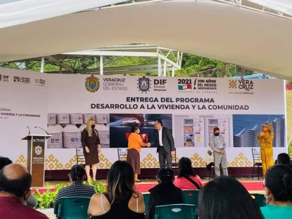 Autoridades del municipio de Teocelo agradecen al Gobernado Cuitláhuac García Jiménez por su gestión por medio de la Directora DIF Estatal, Rebeca Quintanar Barceló, y la Directora de población vulnerable C. Nitzya Guerrero Barrera, para así beneficiar gran parte de los veracruzanos que requieren dichos apoyos, entre ellos en el Municipio de Teocelo, representando nuestros beneficiarios por cada apoyo de cabecera y comunidades
