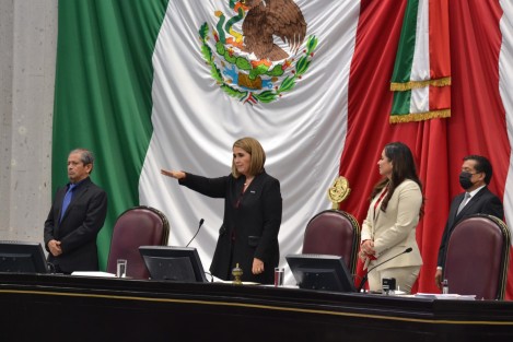 Con 37 votos a favor, fueron electos como integrantes de la Mesa Directiva las diputadas y el diputado: Cecilia Josefina Guevara Guembe (Morena), como presidenta; Hugo González Saavedra (PAN), vicepresidente, y Arianna Guadalupe Ángeles Aguirre (PRI), como secretaria.
