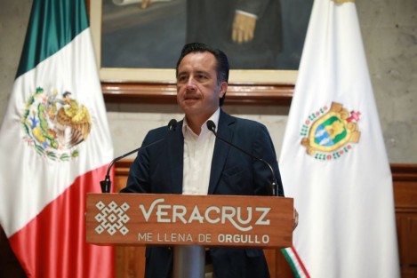 El Gobernador Cuitláhuac García Jiménez declaró que la detención de tres personas ayer en los límites con Oaxaca, derivaron de dos delitos diferentes. Aseguró que el diputado oaxaqueño, Gustavo N, no cuenta con fuero, así mismo que la relación con el gobernador de Oaxaca, es buena. 