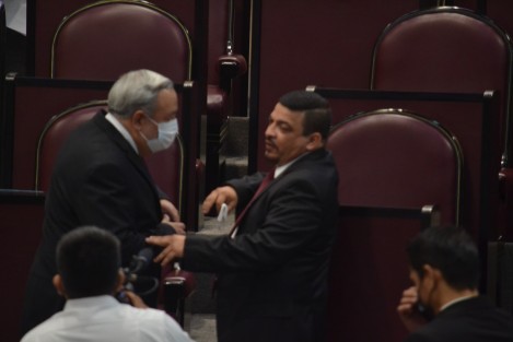 La LXVI Legislatura aprobó que Domingo Bahena Corbalá funja como secretario general del Congreso del Estado de Veracruz de Ignacio de la Llave durante los tres años de ejercicio constitucional que iniciaron en esta fecha y concluirán el 4 de noviembre de 2024.