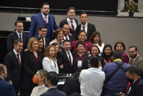 Como parte de los trabajos de la primera sesión ordinaria de la Sexagésima Sexta (LXVI) Legislatura del Estado, se dio a conocer al Pleno de la constitución de tres Grupos Legislativos: Morena, PRI y PAN. 