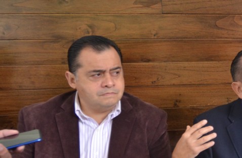El empresario Carlos Abreu pidió a los diputados locales, aprobar un partida especial para que se liquide a los empresarios los adeudos que mantiene el Gobierno del Estado desde administraciones pasadas.