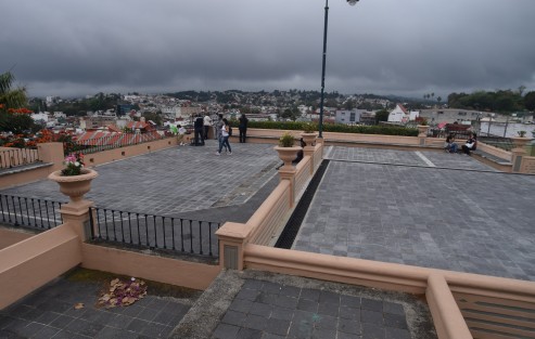 El alcalde de Xalapa, Hipólito Rodríguez Herrero, confirmó que fueron las autoridades municipales y estatales quienes decidieron quitar las vallas del parque Juárez, debido a que el semáforo epidemiológico está en verde, y a los pocos contagios que hay en la ciudad capital.