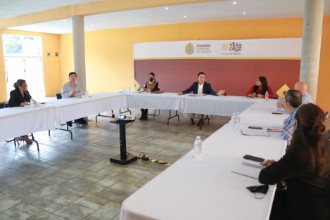 El Gobernador Cuitláhuac García, informó que sostuvo una mesa de trabajo con expertos forenses nacionales e internacionales, Fiscalía General del Estado y la Comisión Estatal de Búsqueda, para establecer lazos de coordinación a través de la Secretaría de Gobernación Federal.