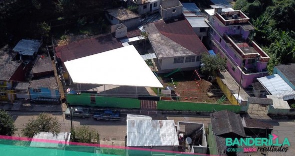 Continuando con la inauguración de obra pública en favor de la niñez y de espacios educativos equipados y acondicionados para su ejercicio, el Ayuntamiento de Banderilla, Ver. entregó en Xaltepec el techado del área de Educación Física en el preescolar Francisco Gabilondo Soler. 