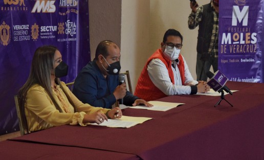 Representantes del Ayuntamiento de Coatepec, Ver., y de Turismo, invitaron al Festival Moles de Veracruz, los días 12, 13 y 14 de noviembre en modalidades virtual y presencial, con conferencias y degustaciones en dos sedes: el Mercado Municipal y en el Valle de La Pitaya.
