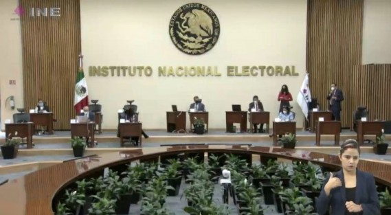 El Consejo General del Instituto Nacional Electoral (INE) aprobó por unanimidad modificaciones a los Lineamientos de Revocación de Mandato en acato a una sentencia del TEPJF, y ya que la <em> revisión de miles y probablemente millones de formatos de papel obliga al INE a dedicar más tiempo para verificar y validar los más de 2.7 millones de apoyos ciudadanos</em> la jornada de votación pasa del domingo 27 de marzo al domingo 10 de abril de 2022. 