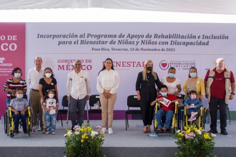 A partir de este sábado se verán favorecidos 272 beneficiarios en Veracruz, en una primera etapa de atención en la entidad, con el inicio del Programa de Apoyo de Rehabilitación e Inclusión para el Bienestar de Niñas y Niños con Discapacidad, en el Centro de Rehabilitación Infantil Teletón (CRIT) ubicado en Poza Rica, Veracruz. 