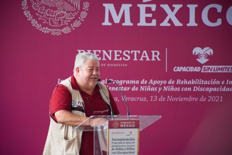 En tanto, el delegado estatal de Programas para el Desarrollo en Veracruz, Manuel Rafael Huerta Ladrón de Guevara, se dijo gustoso por el arranque de este importante programa que se suma al de la pensión para apoyar a las y los niños que viven en condición de discapacidad.  