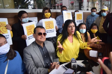 Manuel Bernal y Jazmín Copete, dos de los perredistas cuyas familias han repetido y repartido cargos por años, responsabilizaron al actual dirigente del PRD, Sergio Cadena, de la renuncia de las dos únicas diputadas perredistas en el Congreso local. 