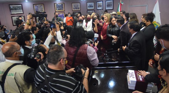 Aspectos de  la entrega del 3er Informe de Gobierno en el Congreso del Estado. 