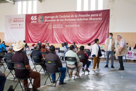 El Delegado de Programas para el Desarrollo, Manuel Huerta Ladrón de Guevara, informó que en noviembre y diciembre se entregarán 40 mil tarjetas del Bienestar para la bancarización de pagos a los adultos mayores. 