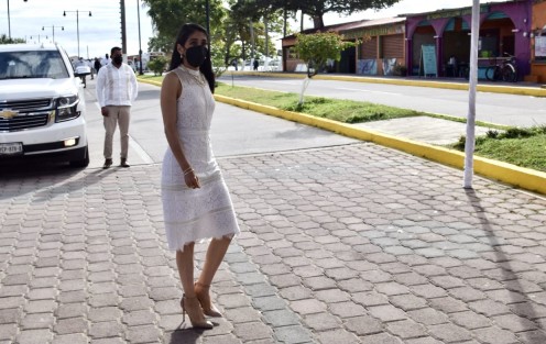Durante su mensaje, el Gobernador Cuitláhuac García, destacó el papel que las mujeres desempeñan durante su administración, al frente de dependencias, entre éstas la Fiscal General, Verónica Hernández Giadáns. 