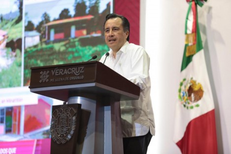 Entre las obras de su Tercer año de Gobierno, García Jiménez destacó las realizadas en instituciones educativas, una gran parte de ellas en pequeñas comunidades. 