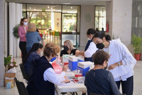 Beneficio para empleados del Poder Legislativo y sus familiares, el recibir en el Palacio Legislativo la vacuna contra la influenza.