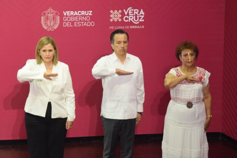 Al cumplirse la mitad del sexenio, el gobernador Cuitláhuac García Jiménez aseguró que haber mantenido los principios de combate a la corrupción, quitar privilegios y no traicionar al pueblo permitió tener los recursos económicos suficientes para enfrentar las adversidades provocadas por décadas de políticas neoliberales.
