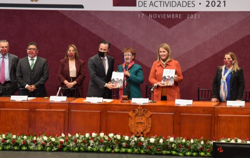 La presidenta del Poder Judicial, Inés Romero, rindió su Segundo Informe de Labores, acompañada por el gobernador Cuitláhuac García, la presidenta del Congreso local, Cecilia Guevara y demás magistrados.. 