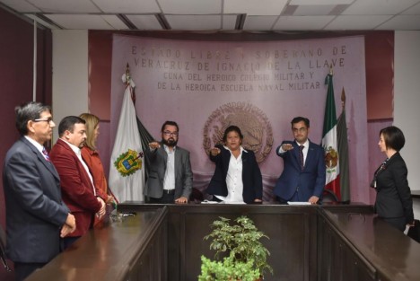 Instalan la Comisión Permanente de Corredor Interoceánico, Zonas Libres y Desarrollo Económico, presidida por la diputada Eusebia Cortés y los diputados Luis Antonio Luna Rosales y Sergio Lenin Guzmán Ricardez, secretario y vocal, respectivamente. 
