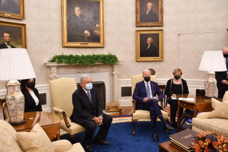 El Presidente de Estados Unidos Joe Biden, expresó al Presidente de México, Andrés Manuel López Obrador, que no hay más la política del buen vecino, sino que actualmente hay un trato de iguales, <em>ya no usamos expresiones como nuestros amigos del sur, sino que estamos hablando de nuestros pares, nuestros países que están en pie de igualdad. 