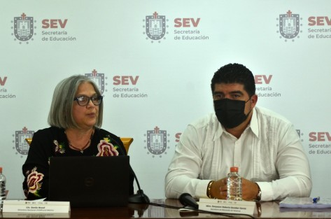El  titular de la SEV, Zenyazen Escobar García, señaló que aunque las acciones se han concentrado en la salud física, el aspecto mental y social no han quedado relegados y desde la Nueva Escuela Mexicana son incluidos contenidos alusivos al tema. 
