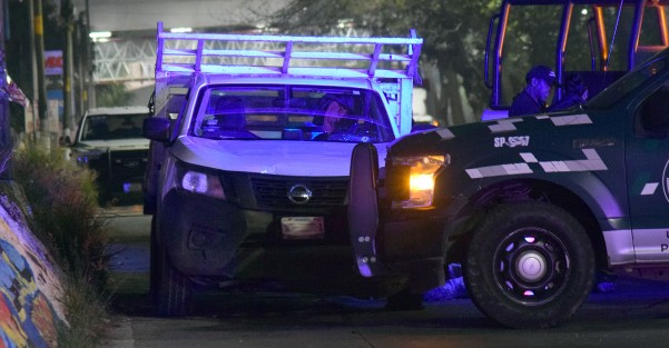 El saldo no oficial de los hechos fue una persona abatida y un oficial herido. 