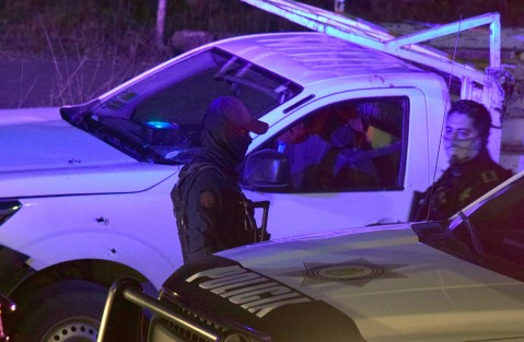 El saldo no oficial de los hechos fue una persona abatida y un oficial herido. 