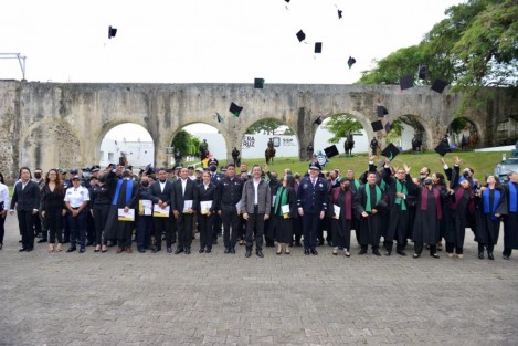 Con la graduación de la sexta generación de licenciatura, séptima de maestría y primera de doctorado en Seguridad Pública, Veracruz suma 212 profesionales en la gestión del gobernador Cuitláhuac García Jiménez, avalados ahora por la Dirección General de Profesiones de la Secretaría de Educación Pública (SEP).