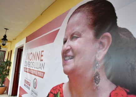La diputada federal Ivonne Cisneros Luján, dijo que ya no son los años en que el Gobernador designaba por <em>dedazo</em> a su sucesor, al descartar que Cuitláhuac García esté impulsando a Rocío Nahle. 