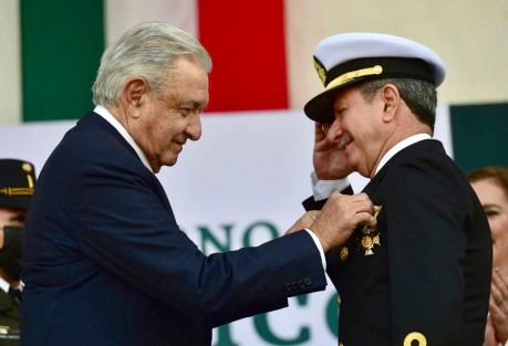 En el marco de la celebración del CXI Aniversario del inicio de la Revolución Mexicana,  el Presidente Andrés Manuel López Obrador entregó ascensos a personal del Ejército, Marina y Guardia Nacional, así como la condecoración al Mérito Militar en grado de Orden a altos mandos. 